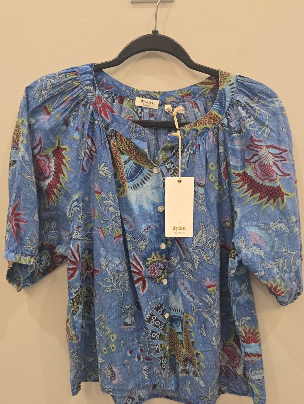 NWT dylan Blue Multicolor Floral Button-Pleat Puff Sleeve Top. Medium.